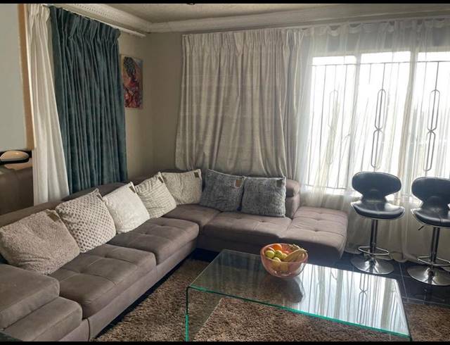 3 BEDROOM HOUSE FOR SALE IN MEREDALE